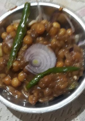 छोले चाट (chole chaat recipe in Hindi) रेसिपी मुख्य फोटो