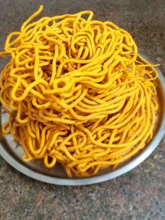 જાડી તીખી સેવ (jadi spicy sev recipe in Gujarati) રેસીપી મુખ્ય ફોટો