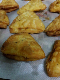 নিমকি (nimki recipe in Bengali) রেসিপির প্রধান ছবি