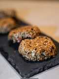 BISCOTTI DI GRANOLA DI QUINOA con MIELE, FRUTTA SECCA e FRUTTA ESSICCATA