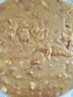 Una foto de Masa de croquetas de puerro, jamón y huevo duro