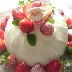 A picture of Strawberry Hill Christmas Cake.