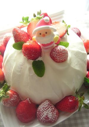 A picture of Strawberry Hill Christmas Cake.