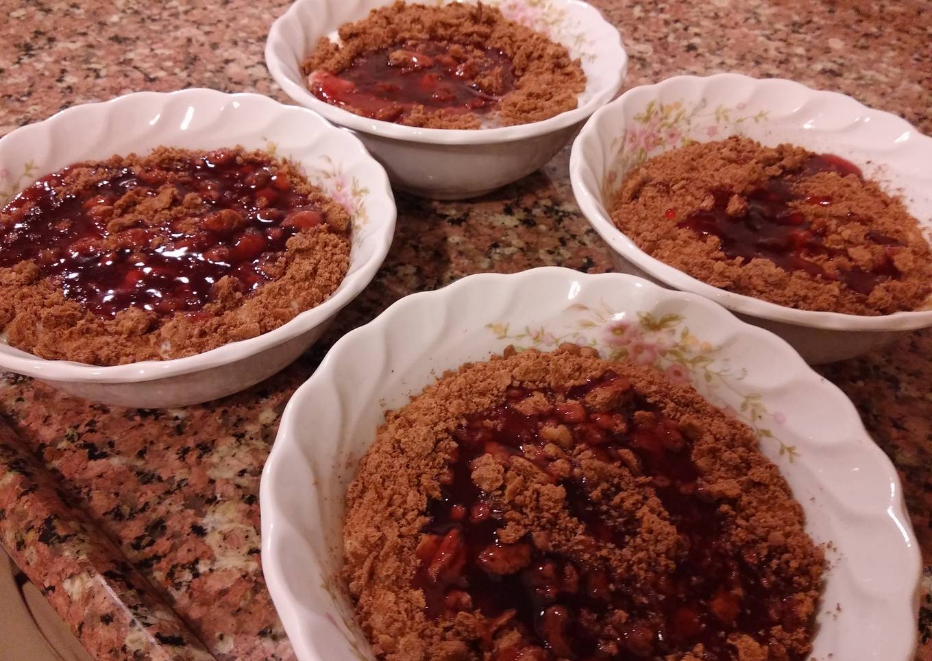 Cherry juice pudding with chocolate biscuits