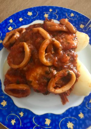 Una foto de Mis Calamares en Salsa con langostinos