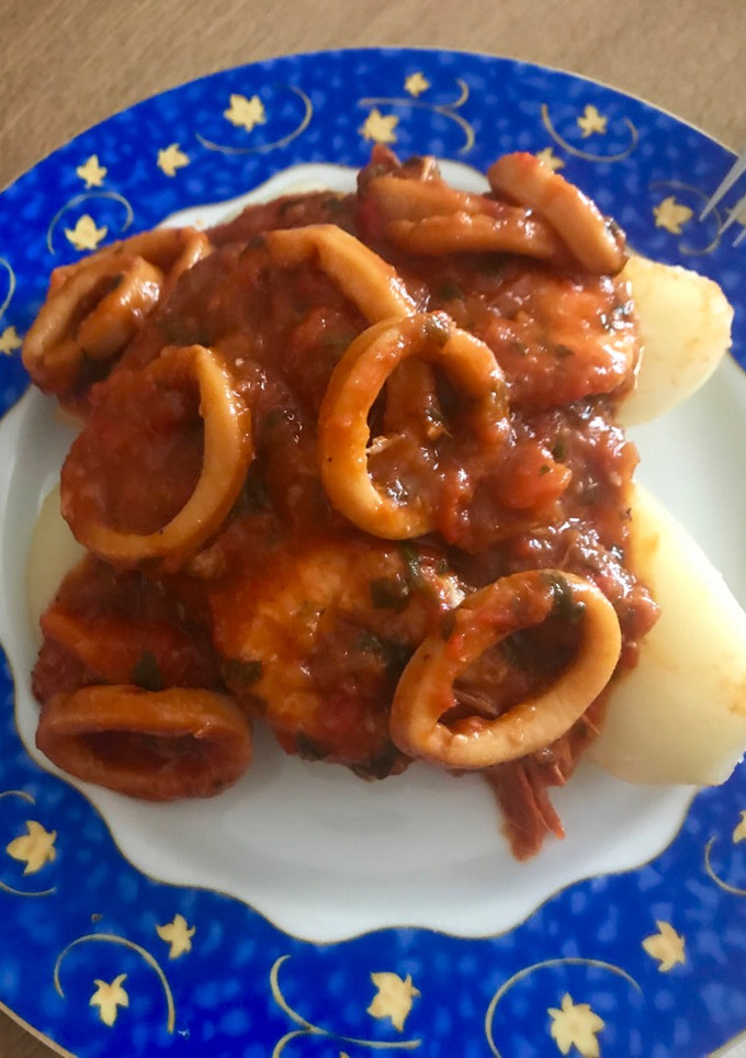 Una foto de Mis Calamares en Salsa con langostinos