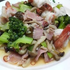 A picture of Broccoli and Shrimp Garlic Stir-fry.