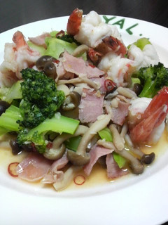 A picture of Broccoli and Shrimp Garlic Stir-fry.
