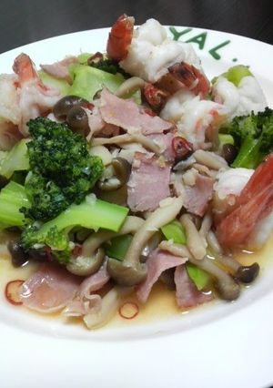 A picture of Broccoli and Shrimp Garlic Stir-fry.