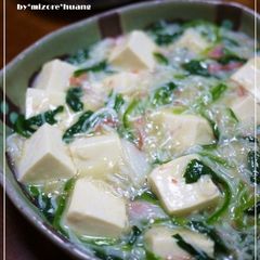 A picture of Taiwanese Tofu in Thick Sauce with Spinach and Shirasu.