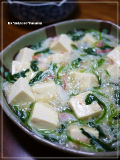 A picture of Taiwanese Tofu in Thick Sauce with Spinach and Shirasu.