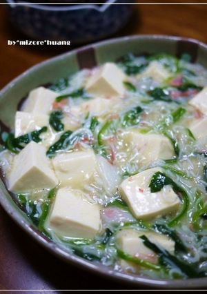 A picture of Taiwanese Tofu in Thick Sauce with Spinach and Shirasu.