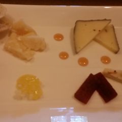 A picture of Cheese platters for wine pairing.