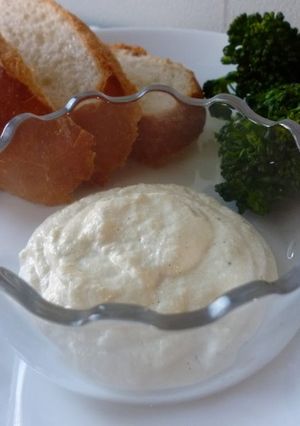 A picture of Easy! Vegan Almond Cream Cheese.