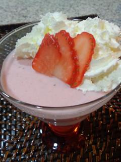 Una foto de Copa cremosa de fresas