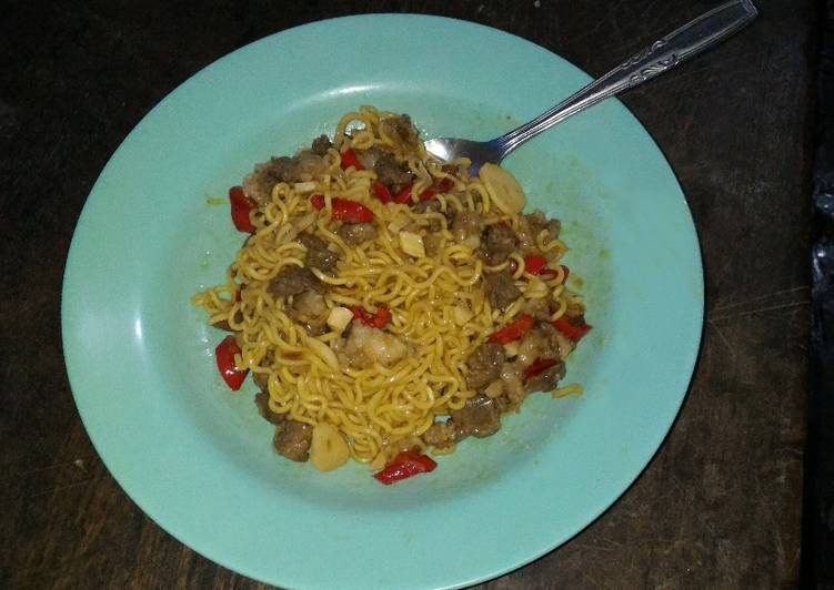 Langkah Mudah untuk Membuat Indomie Goreng Sapi, Enak Banget