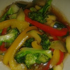 A picture of Pad see sahai or 4 friends stir fry.