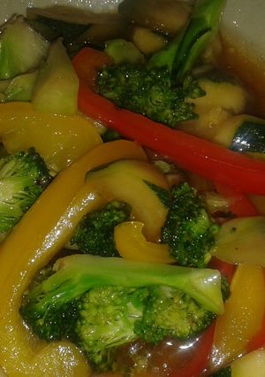 A picture of Pad see sahai or 4 friends stir fry.