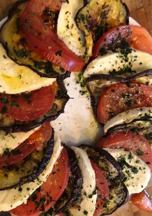 O poză a rețetei Insalata caprese cu vinete.