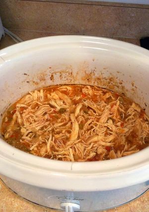 A picture of slow cooker chicken tacos.