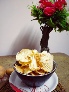 पोटैटो चिप्स (Potato chips recipe in Hindi) रेसिपी मुख्य फोटो