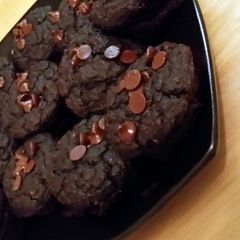 A picture of low calorie chocolate oatmeal breakfast muffin.
