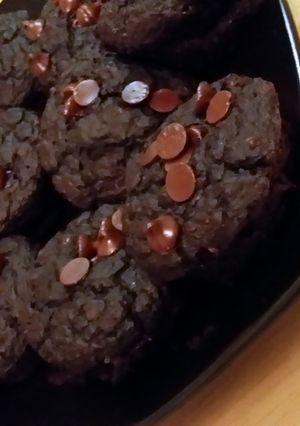 A picture of low calorie chocolate oatmeal breakfast muffin.