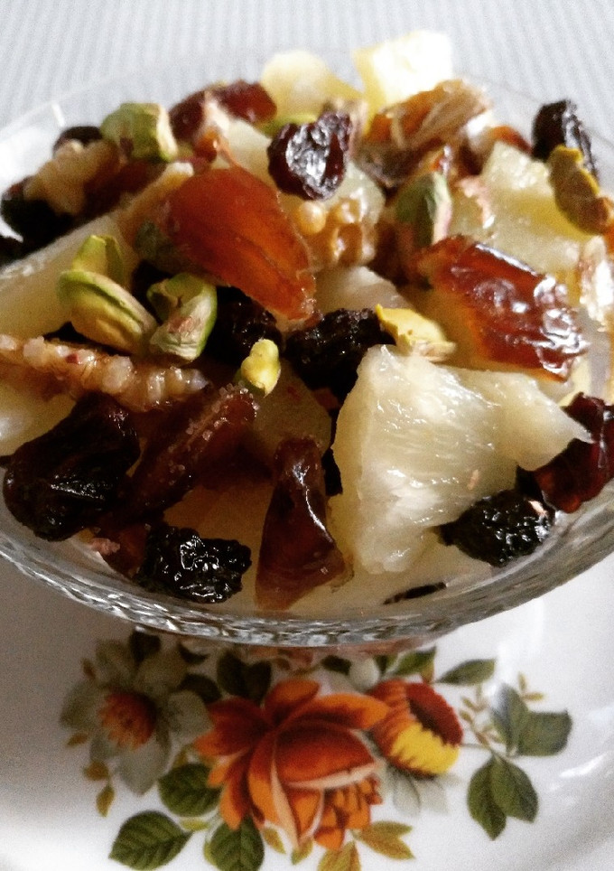 Una foto de Copa de piña y frutos secos