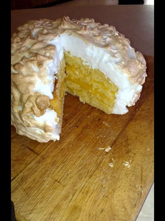 A picture of Lemon Meringue Cake.
