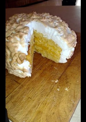 A picture of Lemon Meringue Cake.