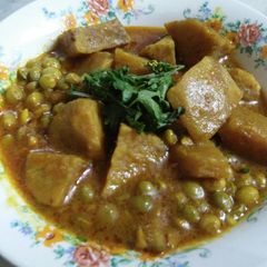 A picture of Hare tur dane and purple yam/kandh sabji.
