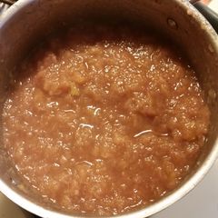 A picture of Applesauce.