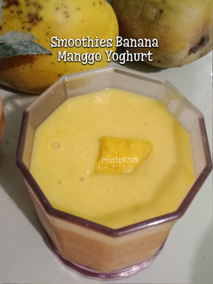 Foto resep Easy Smoothies With Banana Mango Yoghurt