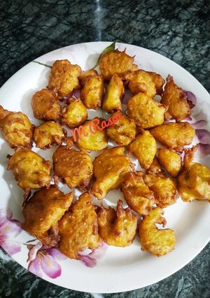 लोकी (दुधी) भज्जी (Lauki Bhajji Recipe In Marathi) रेसिपी चे मुख्य फोटो