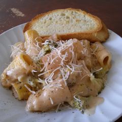A picture of Rigatoni Bake with Broccoli.