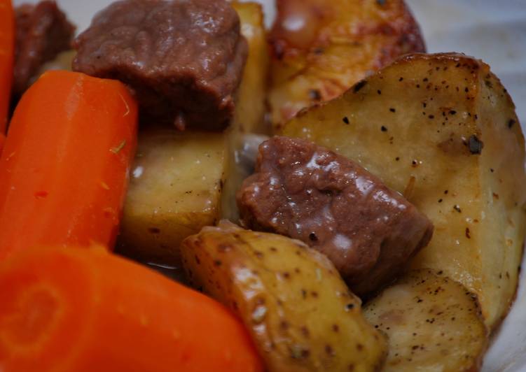 Tasty And Delicious of Stew Beef &amp; Gravy w/Herb Roasted Potatoes