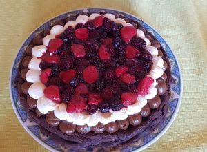 Una foto de Marquise de chocolate y frutos rojos