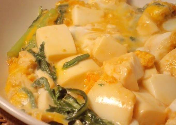 Sukiyaki-style Chrysanthemum Greens & Tofu with Scrambled Eggs