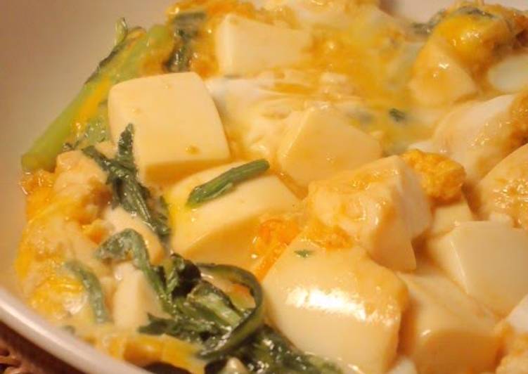 Step-by-Step Guide to Prepare Any-night-of-the-week Sukiyaki-style Chrysanthemum Greens &amp; Tofu with Scrambled Eggs