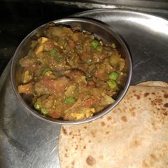 A picture of Matar paneer.