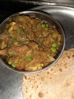 A picture of Matar paneer.