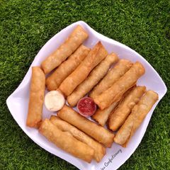 A picture of Springrolls.