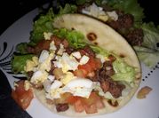 Una foto de masa para burritos con harina