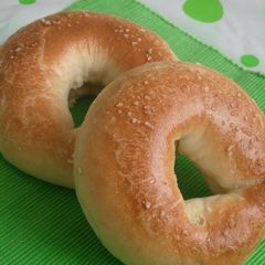 A picture of Salt Bagels.