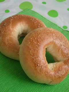 A picture of Salt Bagels.
