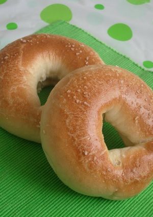 A picture of Salt Bagels.