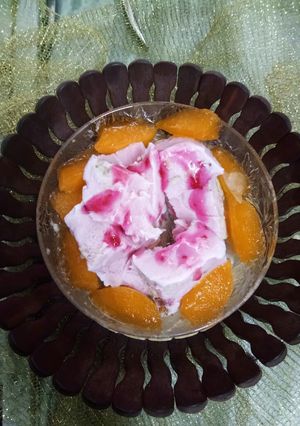 A picture of Custard orange jelly ice cream.