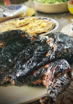 Una foto de Pollo de corral al carbón con patatas