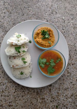 A picture of Rava idli.
