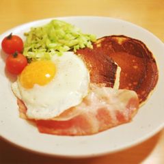 A picture of Bacon, Eggs and Amazake Pancakes.